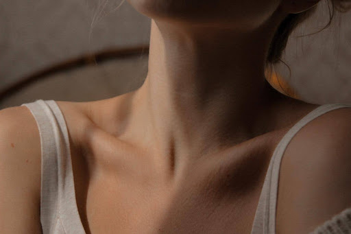 Featured: Close-up of woman's neck - Michigan Strangulation Lawyer- MCL 750.84